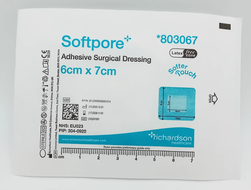 RICHARDSON HEALTHCARE Softpore 6cm x 7cm Adhesive Surgical Dressings - Pack of 10