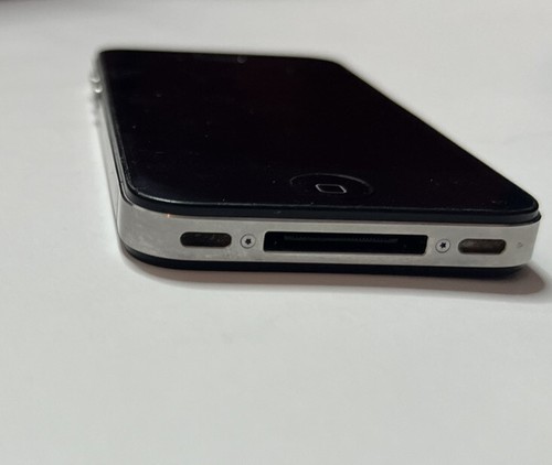 Apple iPhone 4 - Noir - Modèle A1332 et iHome Haut-parleur et chargeur pour iPhone 4 - Photo 3 sur 9
