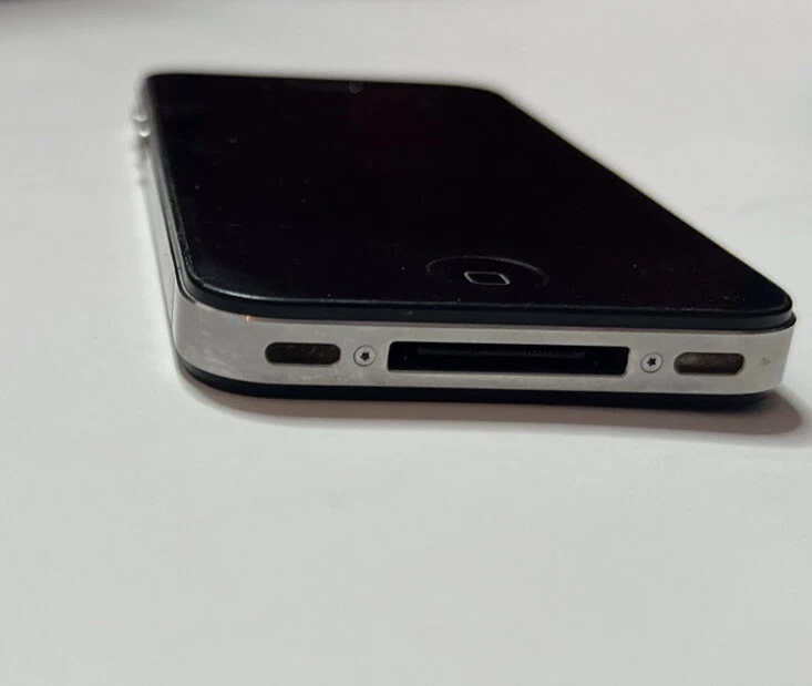 Apple iPhone 4 - Black-Model A1332 And iHome Speaker And Charger For iPhone 4 Foto 3 de 4