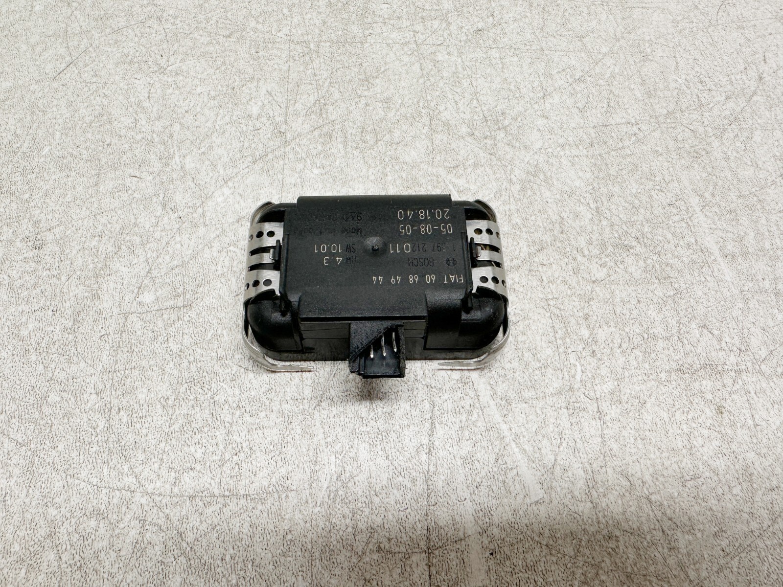 H411207 2003-2008 Maserati Quattroporte M139 Front Windshield Light Rain Sensor