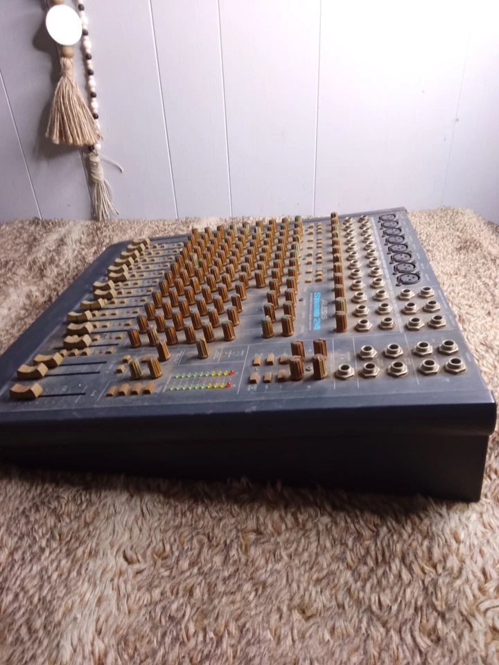 CONSOLA DE GRABACIÓN ALALESIS STUDIO 24 con monitor en línea {SIN PROBAR} Foto 4 de 4