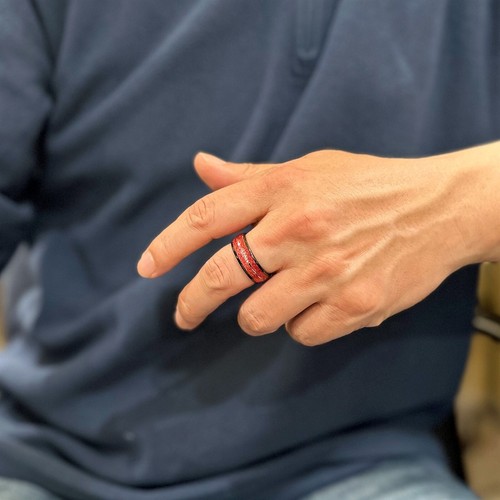 Anillo de tungsteno negro para hombre meteorito rojo sintético con flecha plateada banda de boda - Imagen 11 de 12