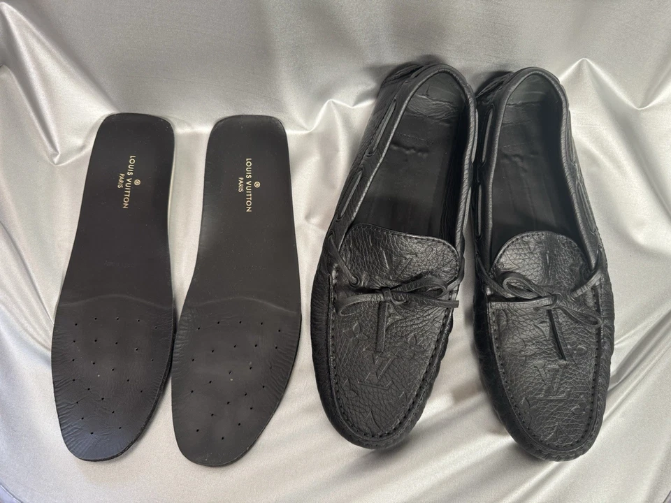 Mocasines Louis Vuitton de cuero negro en relieve Foto 4 de 4