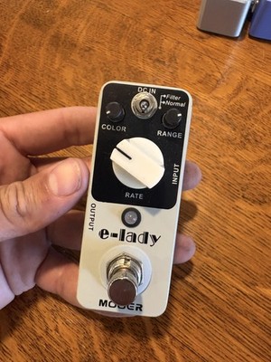 Mooer E-lady Analog Flanger Micro Series Compact Guitar Bass Pedal White Used