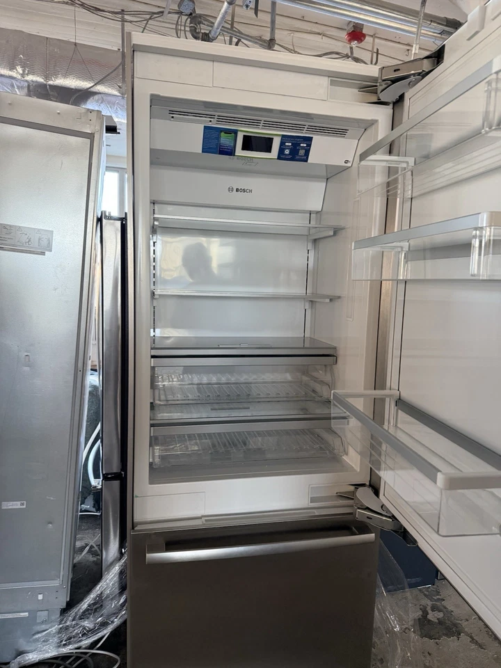 NIB Bosch Benchmark Series B30BB935SS 30" Built-In Bottom Mount Refrigerator - Image 4 of 4