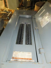 SQUARE D - MAIN LUG ONLY ELECTRICAL PANEL - 250 AMPS - 240/120 V - PANEL#33