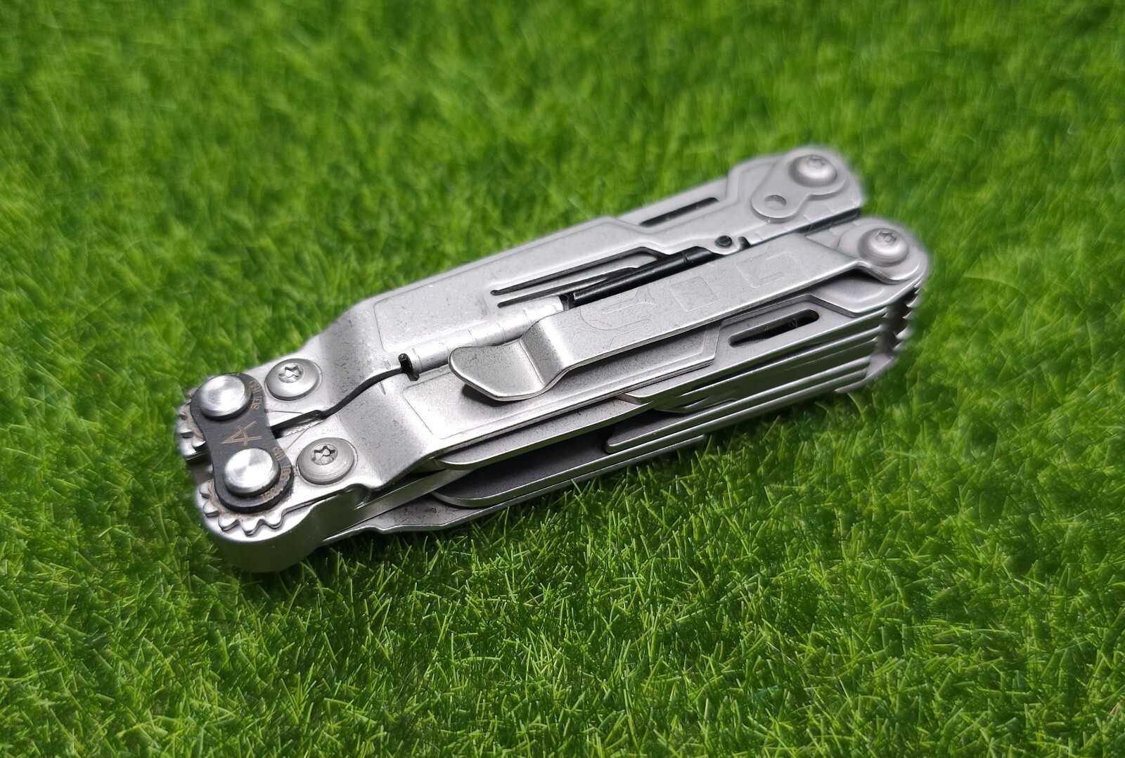 SOG PP1001-CP Powerpint Silver Needlenose Pliers Scissors Knife MultiTool Pliers