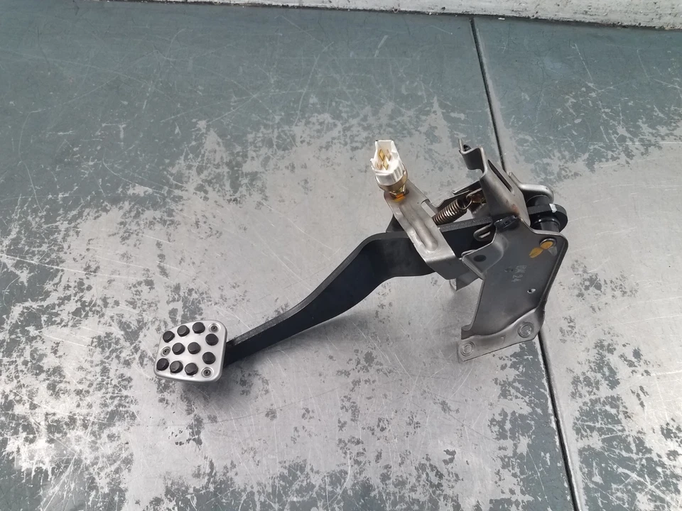 Conjunto de pedal de freno Honda S2000 AP1 2002 #8957 P2 Foto 4 de 4