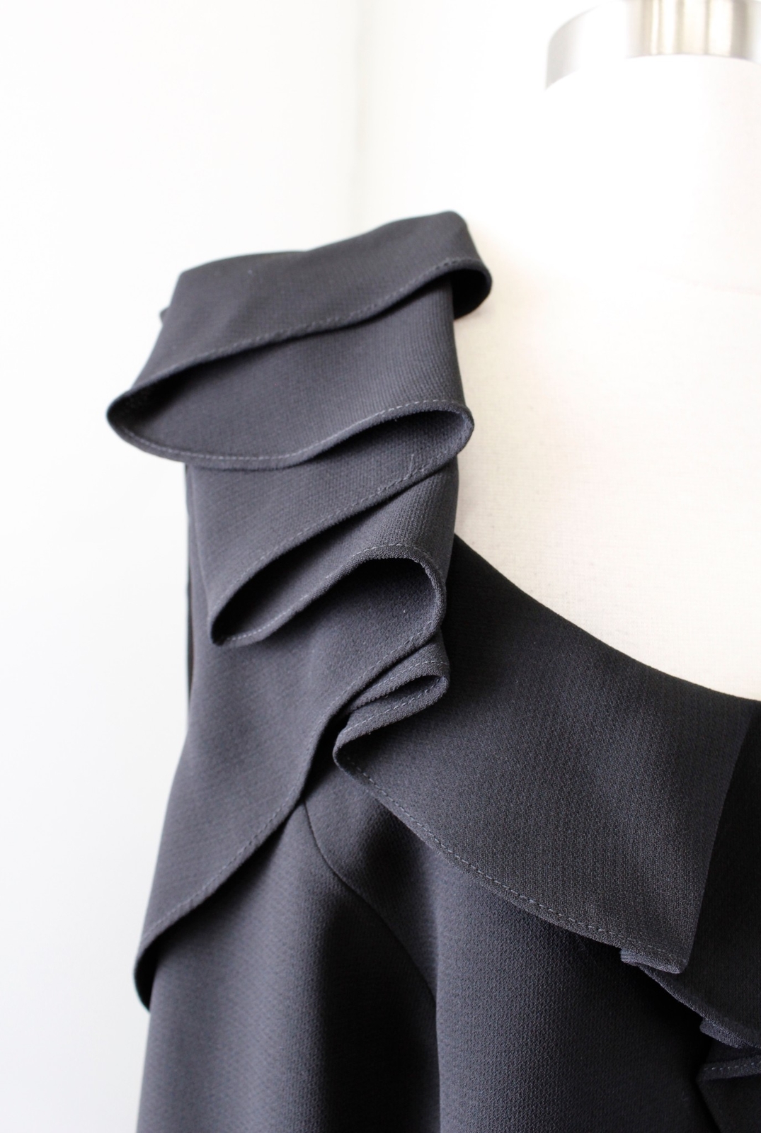 Calvin Klein Womens Solid Black Ruffle Neckline S… - image 5