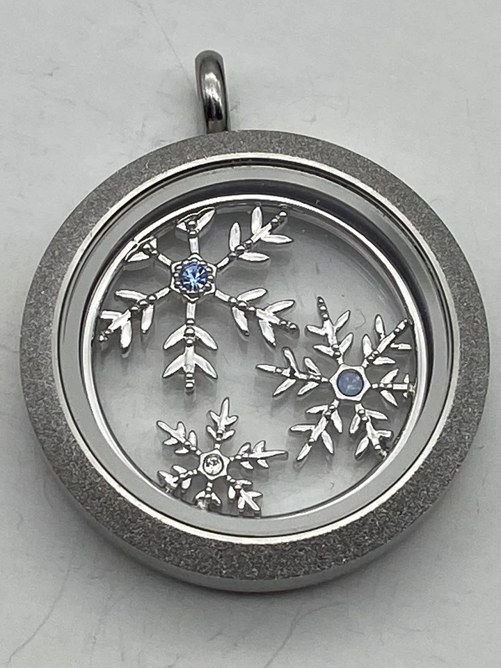 Origami Owl Grande Medallón Plateado Cara y Espalda "Copos de Nieve" Plato Azul Y Transparente Foto 2 de 4