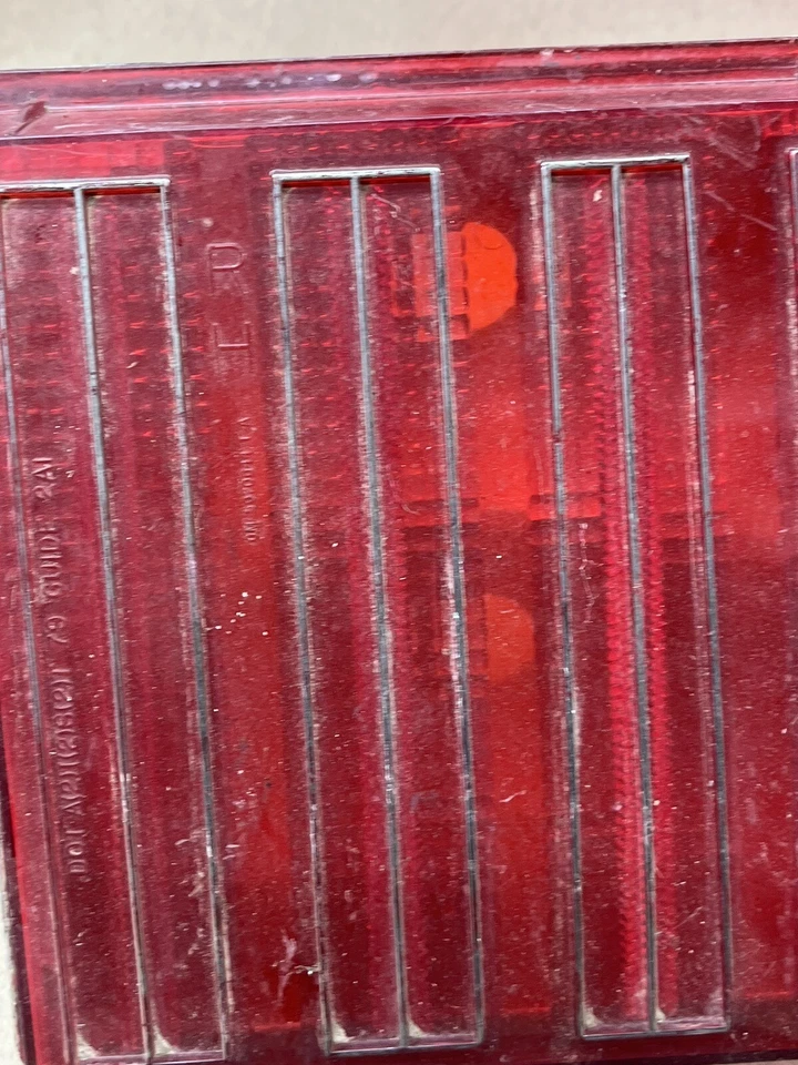 Pontiac Grand Prix 1979 79 luz trasera lente luz trasera derecha pasajero fabricante original usado Foto 3 de 4