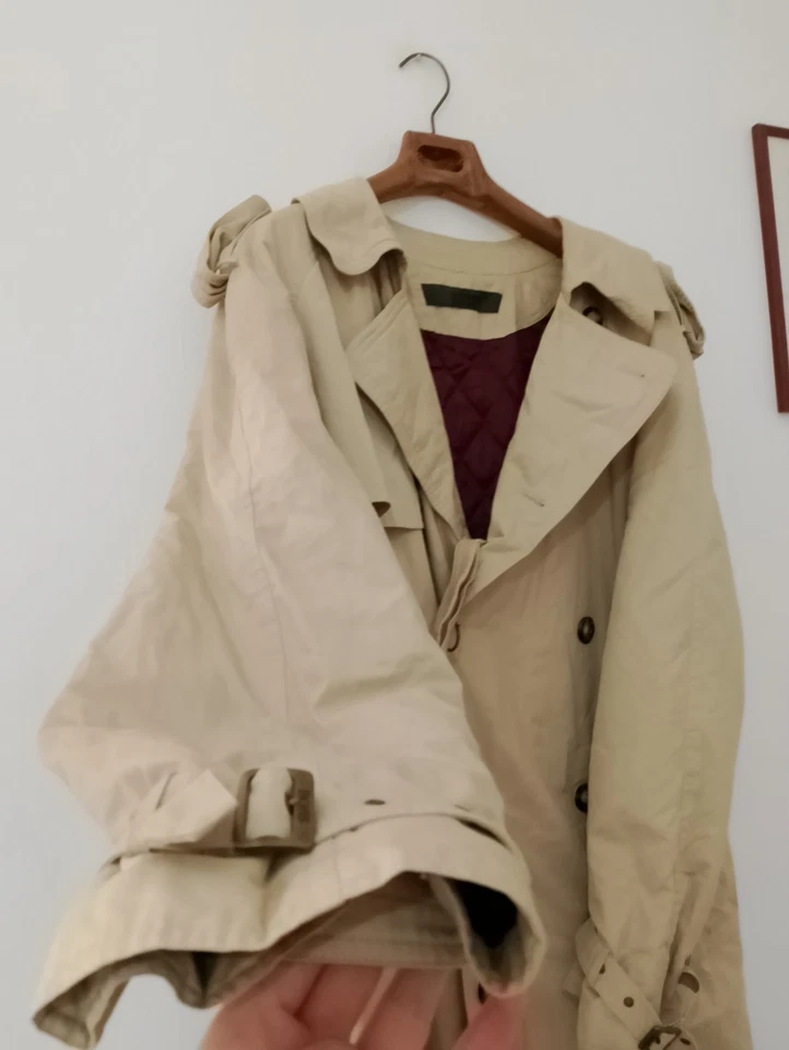 Trench coat vintage Hugo Boss unisex beige – con interno trapuntato - Imagen 2 de 4