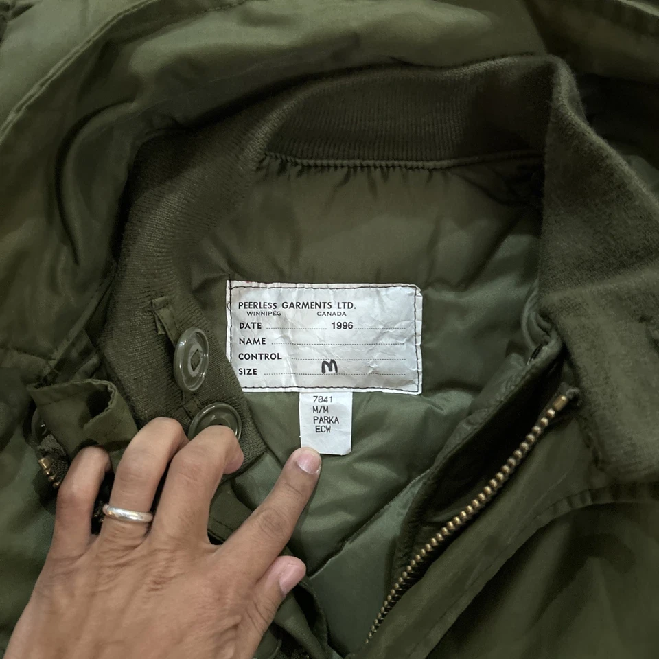 Parka de clima frio extremo exército canadense vintage em perfeito estado com forro e capuz média - Imagem 3 de 4