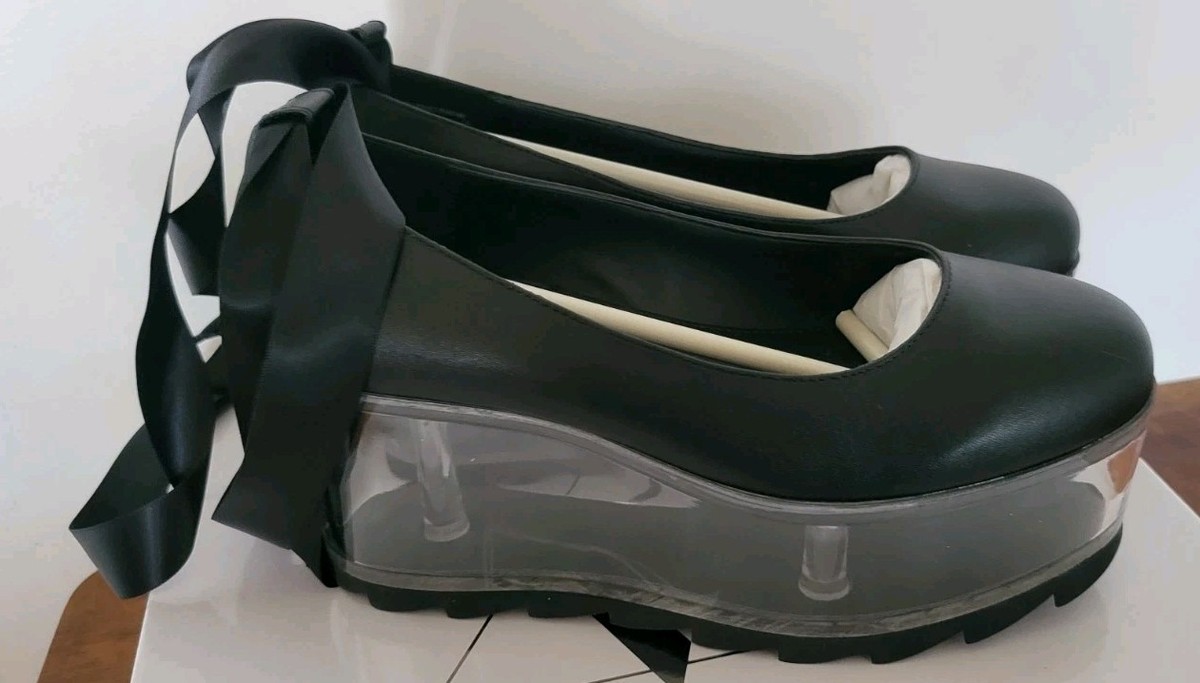 New YRU Qloud Swan Lace Up Black Fillable Clear