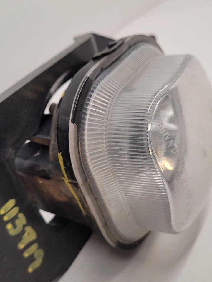 2001-2004 FORD F250SD PICKUP RH Right Light Fog Driving 1C3Z15200AA - Image 4 of 4