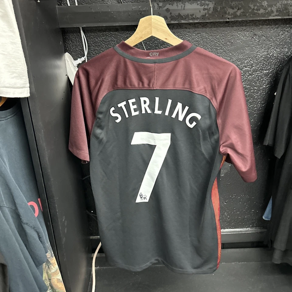 Nike Manchester City 2016/2017 away jersey Size Small - Image 2 of 2