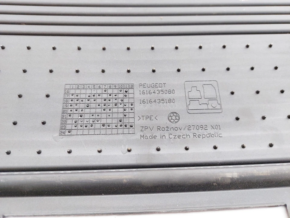 PEUGEOT 3008 P84 MK2 SET OF RUBBER MAT LINERS 2018 - Image 4 of 4