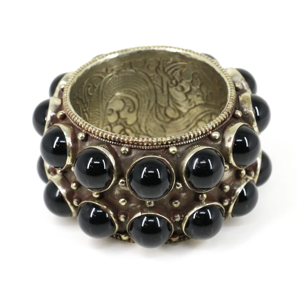 Brazalete Tibetano Repoussé Pulsera Resina Piedra Negra Foto 3 de 4
