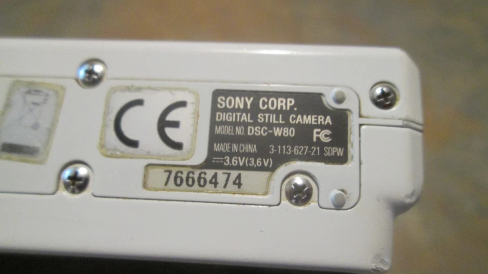 Sony Cyber-shot DSC-W80 7.2MP Digital Camera -White Bundle MPK-WB Marine pack - Image 4 of 4