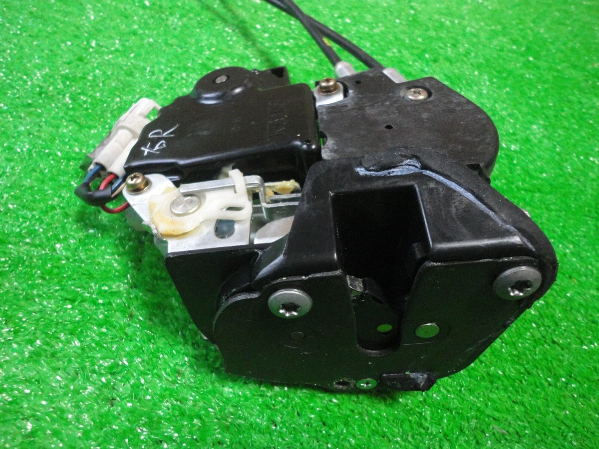 TOYOTA CROWN MAJESTA UZS141 Genuine Door Latch Lock Actuator