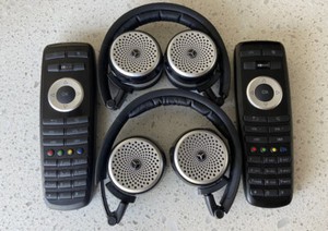 2019 MERCEDES BENZ GLS550 2 HEADPHONES 2 DVD REMOTES CONTROL COMPLETE SET OEM🟠
