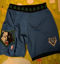 Authentic Mitchell & Ness 2003-04 Minnesota Timberwolves shorts Size 40 M