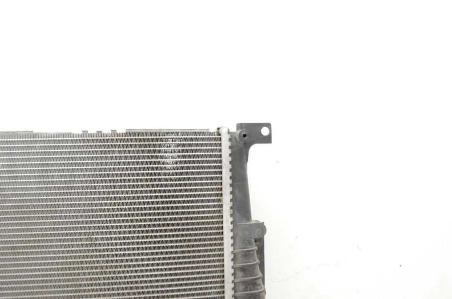 2014-2016 BMW 328d AWD Diesel Engine Radiator Assembly 152723111711 Foto 2 de 4