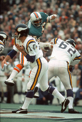 #ad Fran Tarkenton Minnesota Vikings gets his pass off under pressure 1974 Photo 1 AU $9.00
