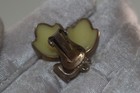 Vintage Trifari  Molded Glass Dogwood Blossoms Lily Single earring — photo 2