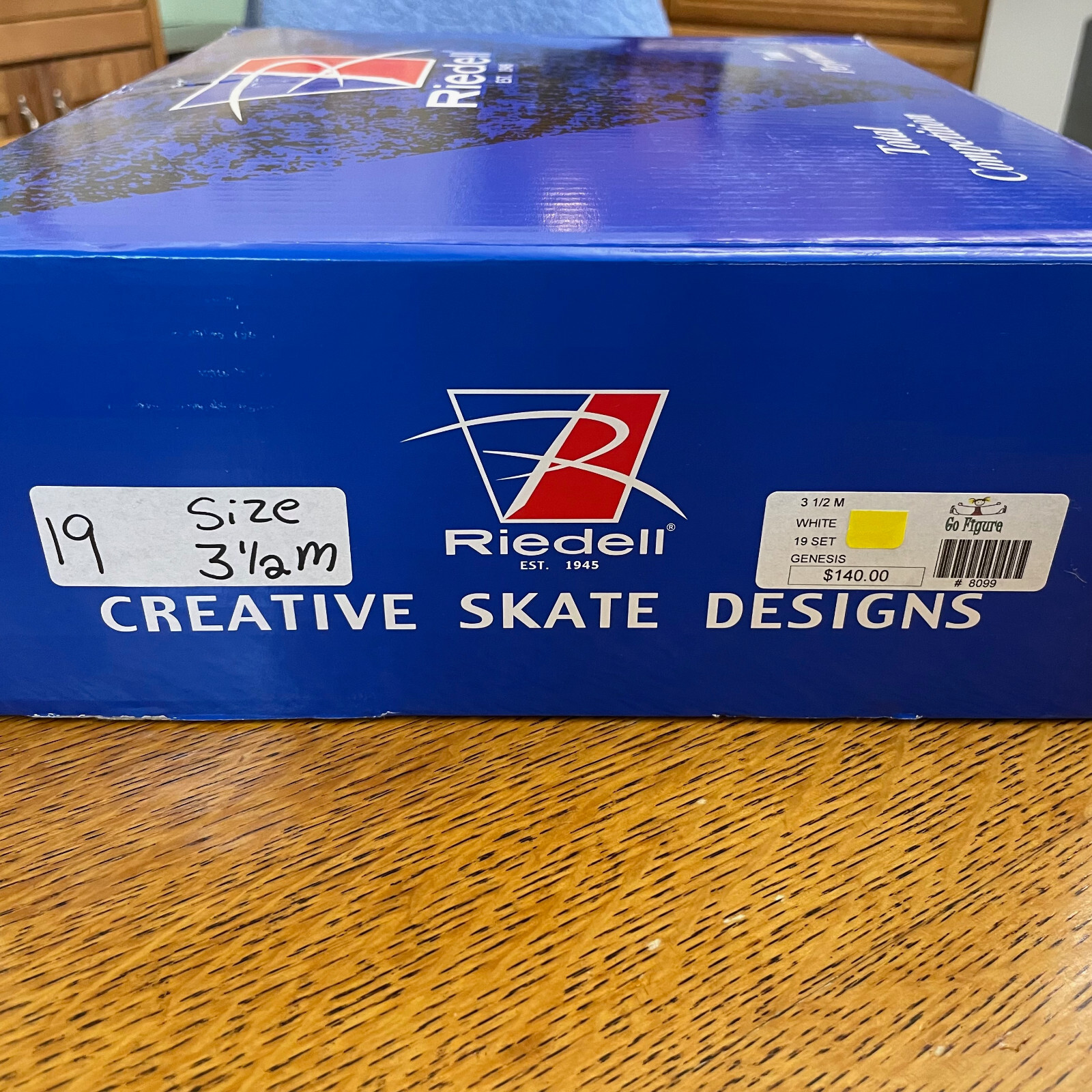 Riedell Ice Skates Emerald Jr Size 3 1/2 BARELY USED With Blade Covers