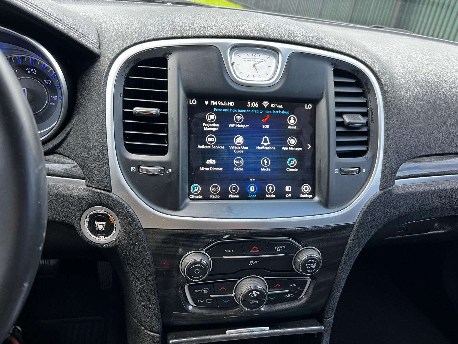 Chrysler 300 Series - Image 27