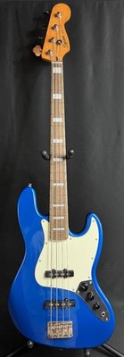 Squier Classic Vibe Late 60's Jazz Bass 4-String Bass Guitar Lake Placid (804)