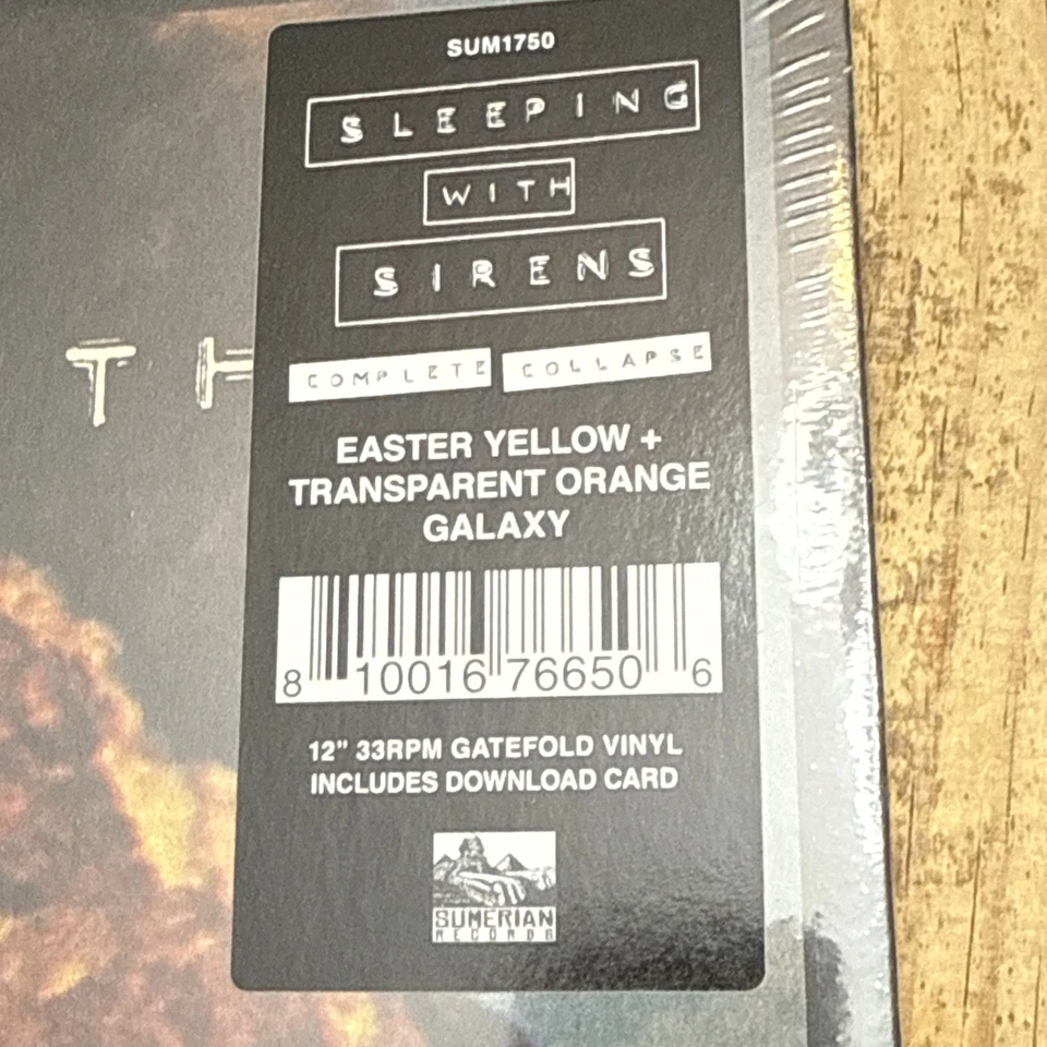 Complete Collapse by Sleeping with Sirens (Record, 2022) Foto 3 de 3