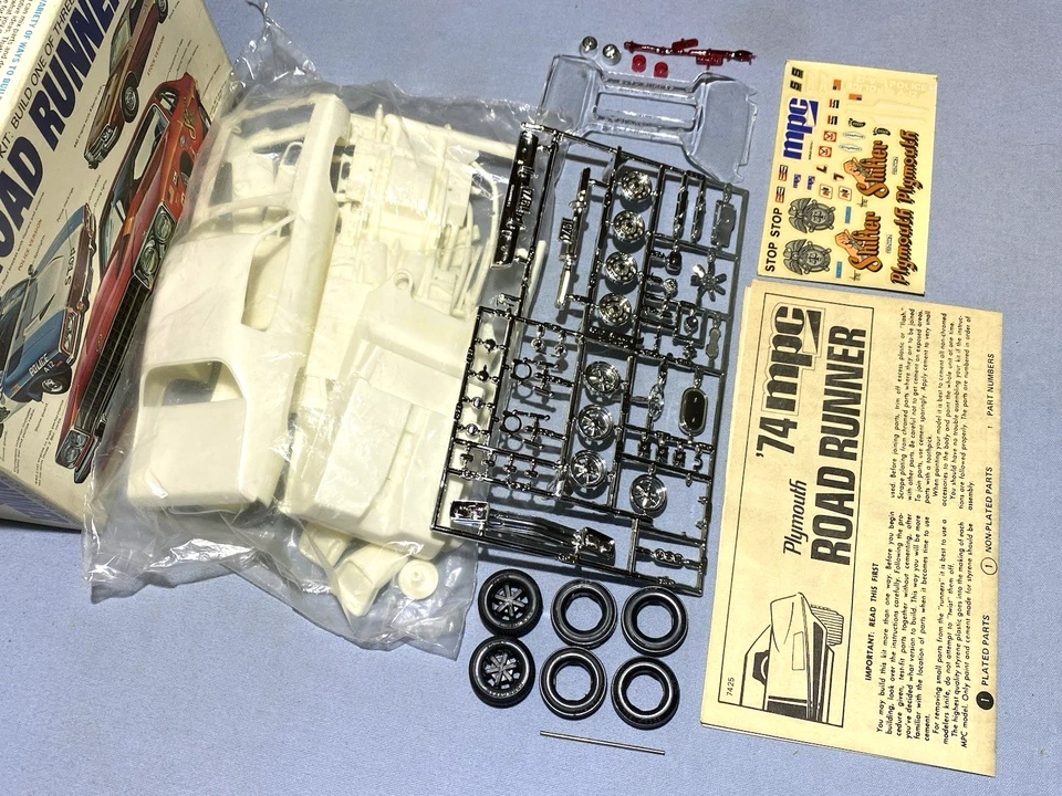 MPC ANNUAL 1974 PLYMOUTH ROADRUNNER #1-7425-250 AMT NOS S/I COMPLETE MODEL KIT - Image 3 of 4