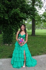 Sherri Hill 56911 Gorgeous Emerald Green long ruffled Prom Dress size 8