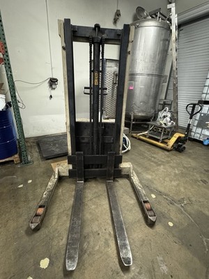 Crown Forklift Walkie Stacker Electric - Great Condition. Small Spaces 4,000 Lbs