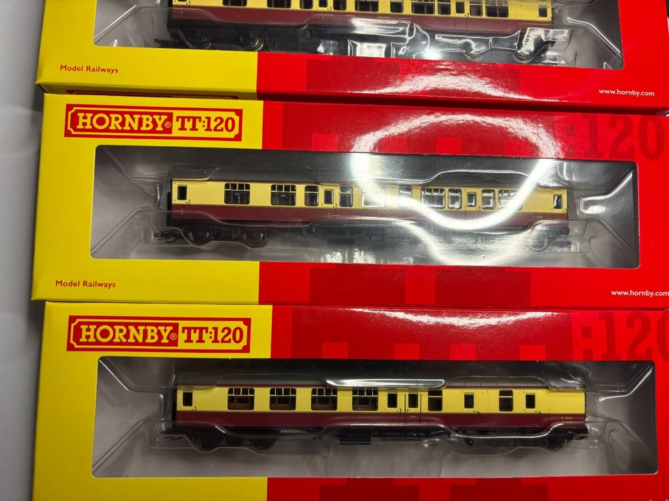 Hornby Rake of  TT4005 TT4005A TT4006 TT4006A. BR Crim/Cream Mk1 Coaches. BNIB. - Image 4 of 4