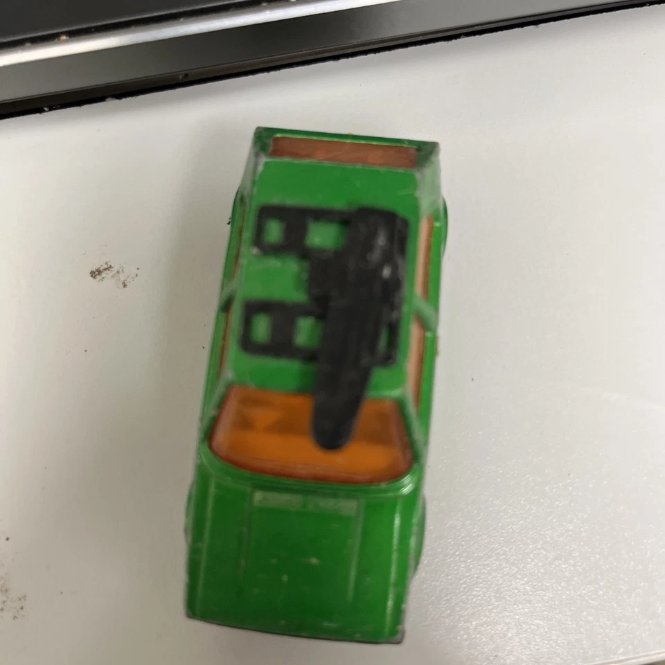 Matchbox Lesney Superfast Nº 7 V W Golf Verde con 1 tabla de surf negra y enganche Foto 3 de 4