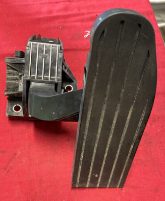 13 Paccar FUEL, ACCELERATOR Throttle Pedal D21-6021-300, WILLIAMS
