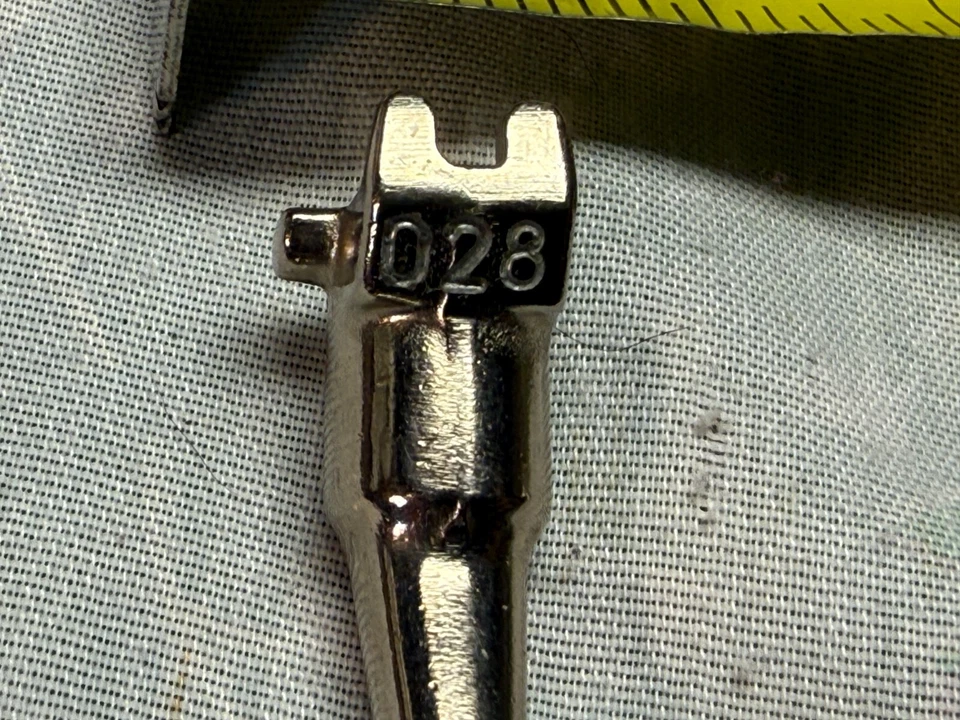 Bernina Old Style No. 028 Pintuck Presser Foot - Image 4 of 4