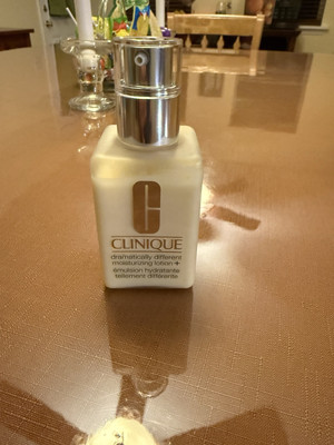 CLINIQUE DRAMATICALLY DIFFERENT MOISTURIZING LOTION WITH PUMP 4.2 OZ 125 ML