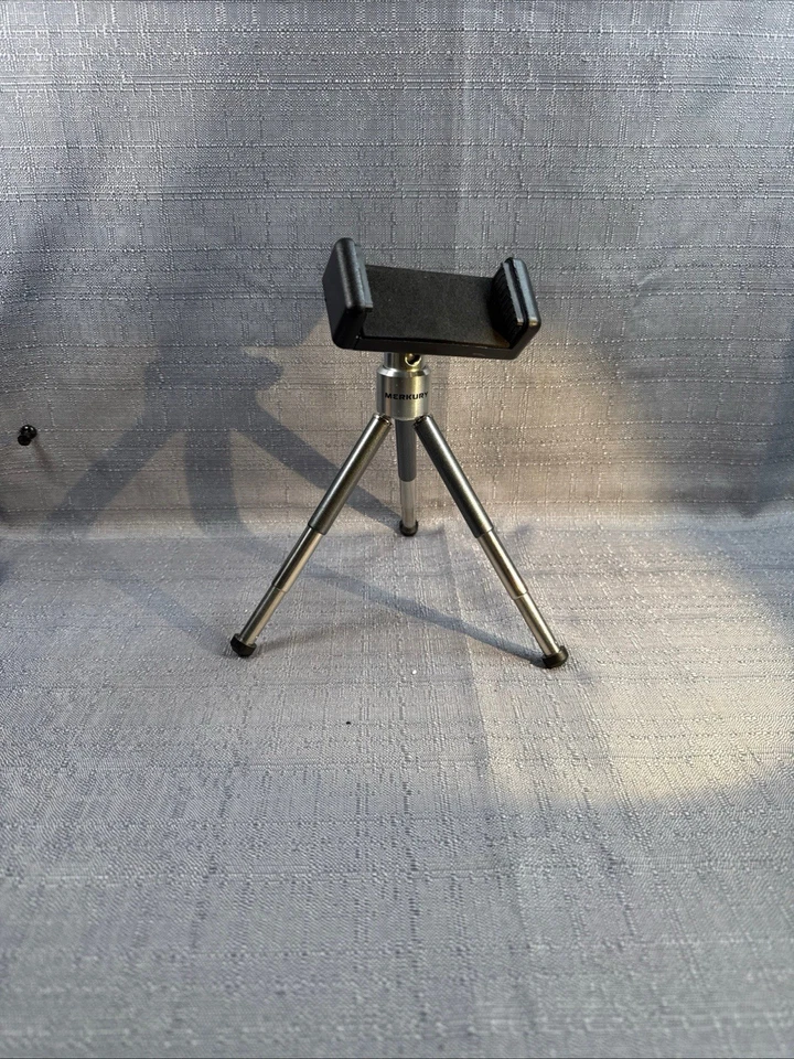 Tripé e suporte de metal prata preto para smartphone Merkury 7" - Imagem 2 de 4