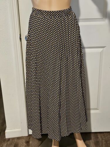 Max StudioWomen's XL Pleated Diamond patterned Skirt with Wide Stretch waistband