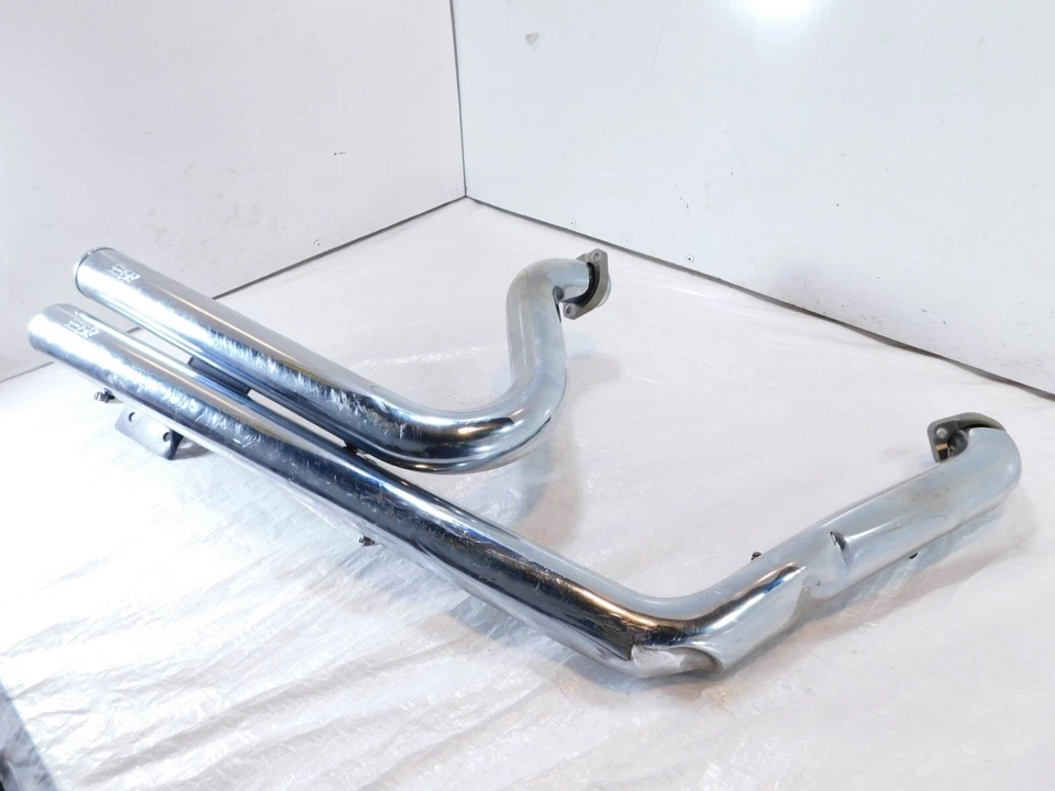Sistema de tubo de escape Harley Davidson Softail Vance & Hines con soporte - ABOLLADO Foto 2 de 4