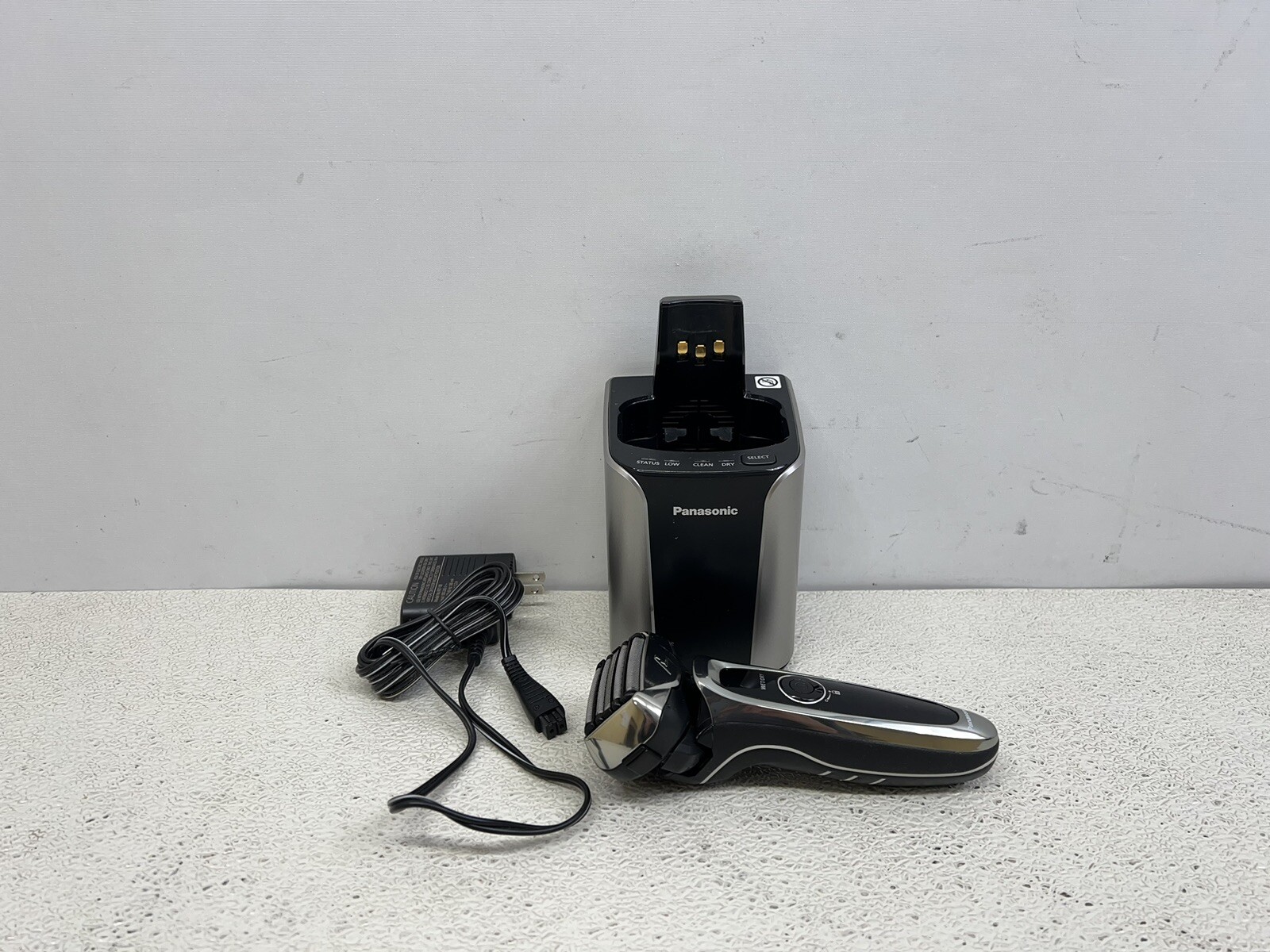 Panasonic ARC 5 ES-LV95-S Shaver and Charging Station -