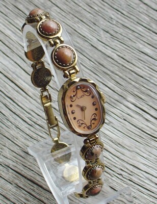 SOVIET ANTIQUE WOMENS LUCH BY1801.1 WATCH 15 jewels with stones in a bracelet