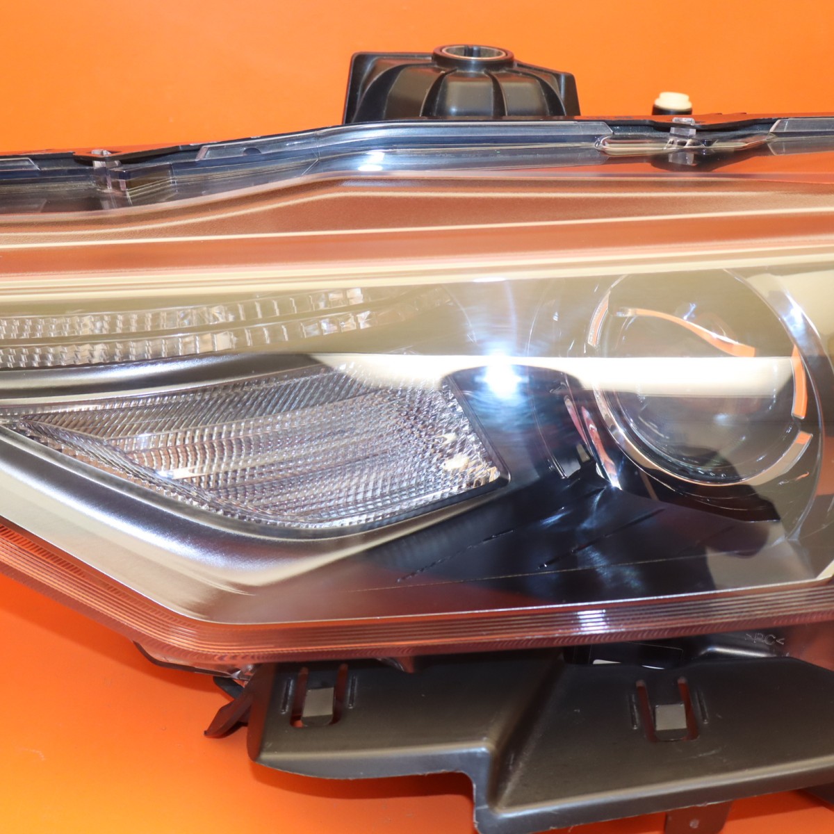 MASERATI LEVANTE HEADLIGHT LEFT DRIVER 2017 2018 2019 2020 XENON 670034642 OEM