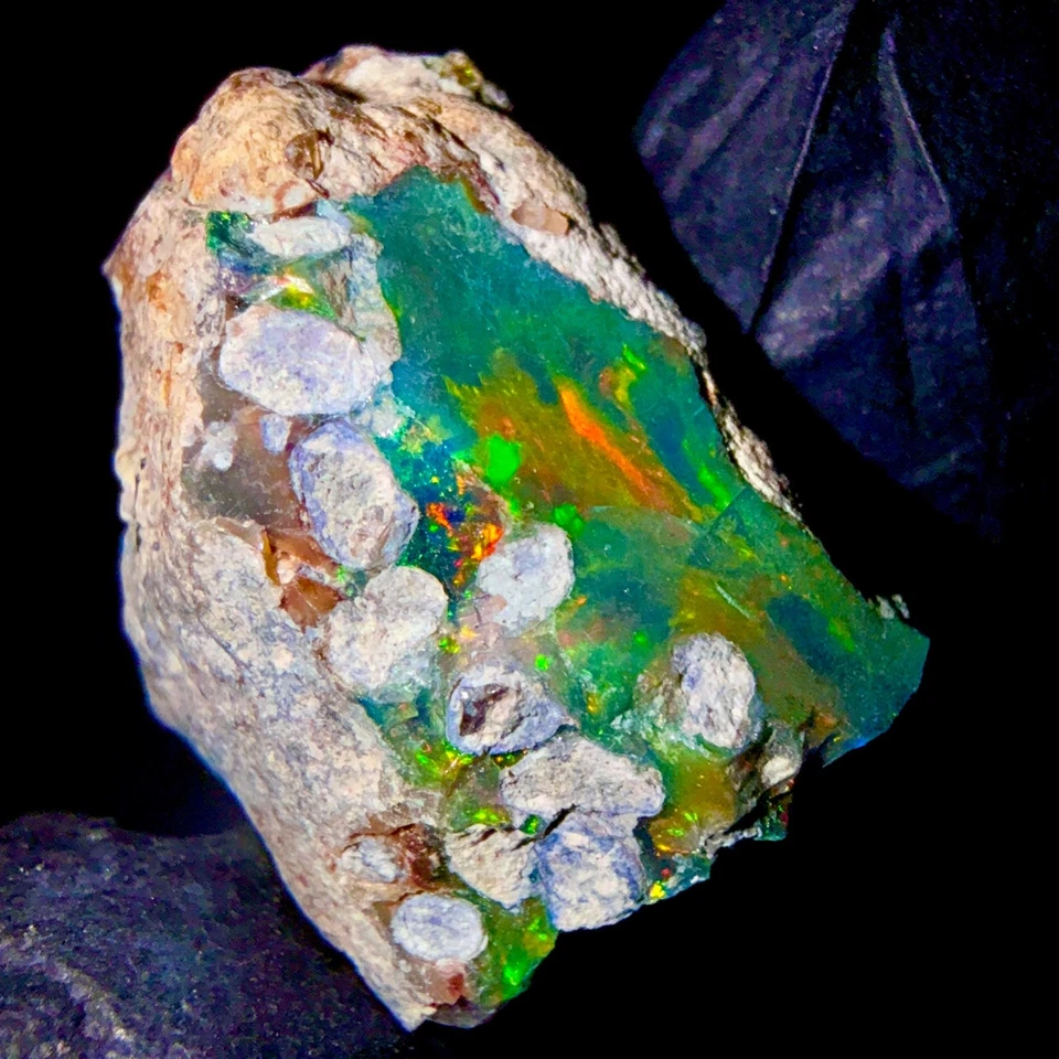 Opal gemstone, Natural Ethiopian Fire opal raw, Black opal rough 11 Ct 17x13 mm - Image 4 of 4