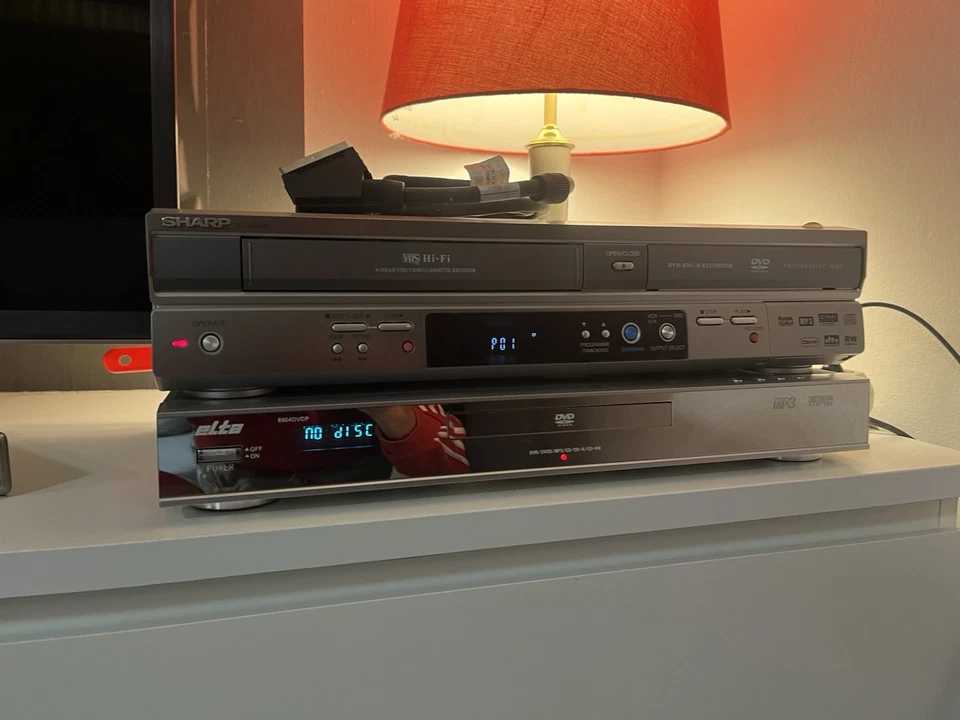 2x Gepflegte DVD VHS Recorder Sharp DV-RW360 + Elta 8904DVDP Ohne Fernbedienung - Bild 3 von 4