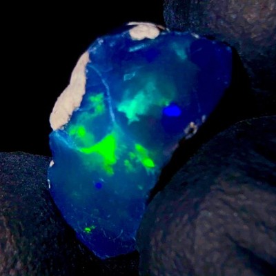 OPAL EMPIRE Äthiopischer Opal Feueropal Roh, Schwarzer Opal, 4 Karat, 13x10 mm